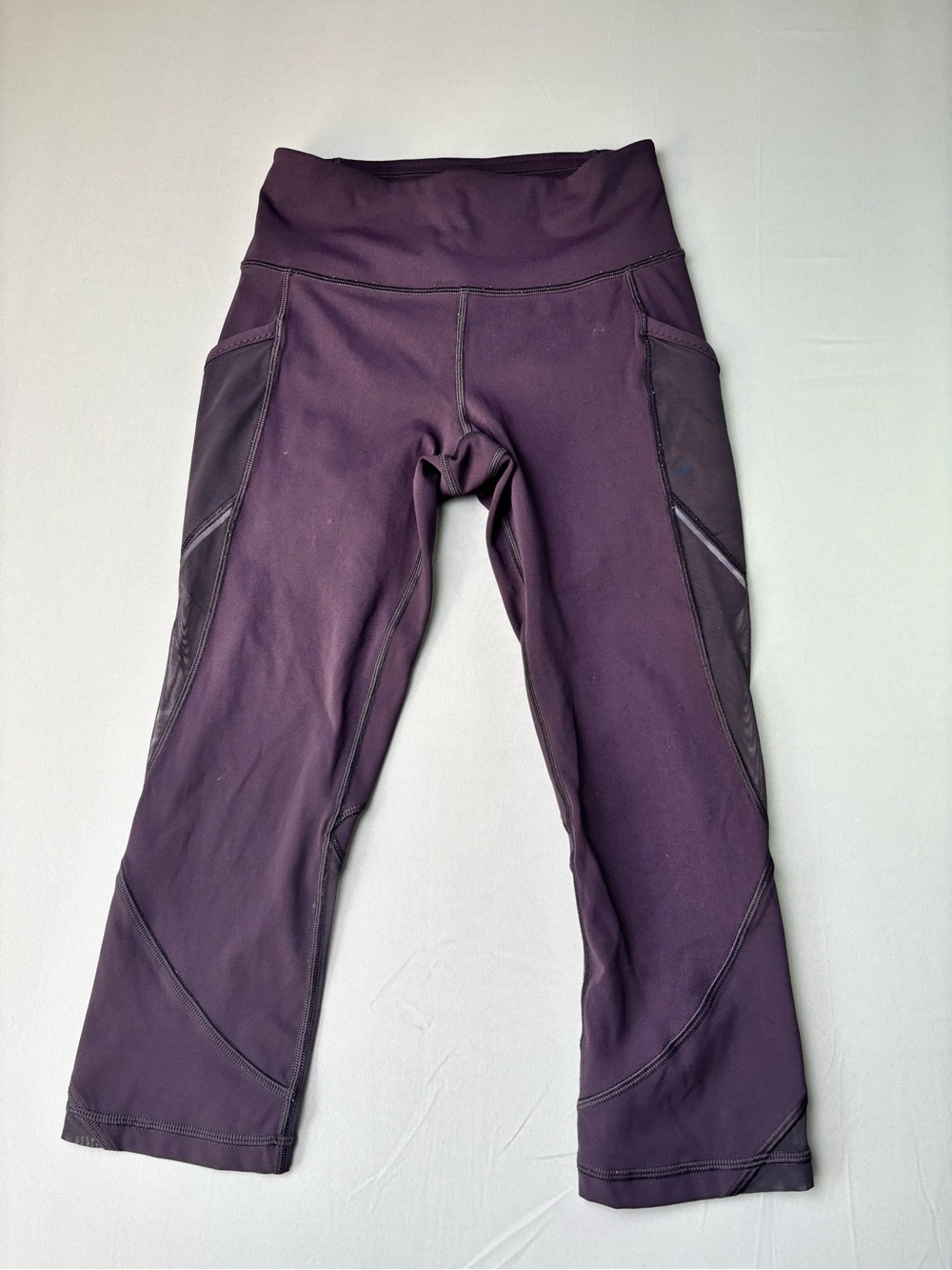 Lululemon Women’s Size 4 Plum /Purple Athletic Cropped Leggings